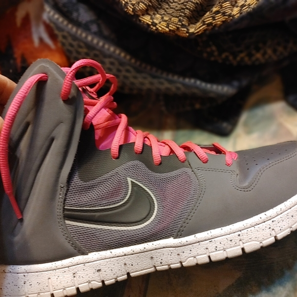 Mens Nike Hightop Basketball Shoes - Picture 3 of 11